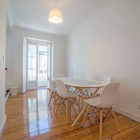 Space In The Heart Of Bairro Alto Apartmán *